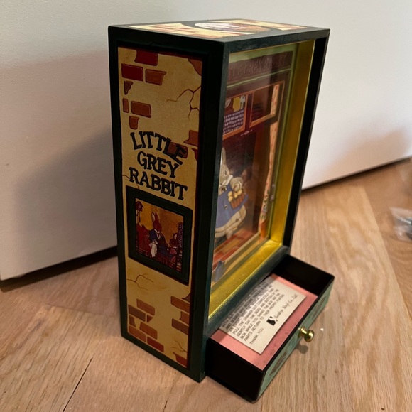 Little Grey Rabbit Music Box - Picture 4 of 6